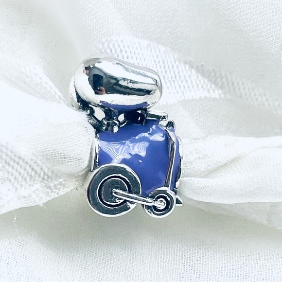 🐾 NWOT Snoopy Charm ✨ - Picture 9 of 12